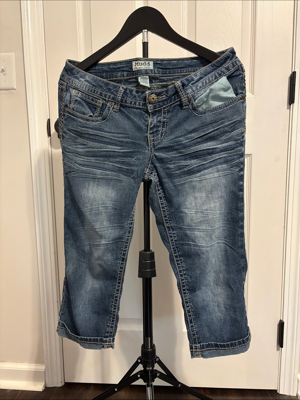 Mudd Women's Washed Blue Cropped Jeans 9